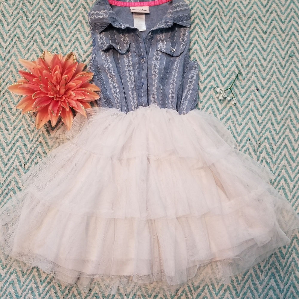 Beautifful girl dress